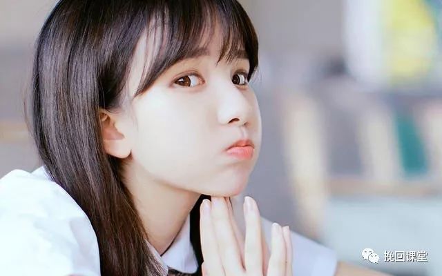 挽回矛盾累积而分手的前女友，你要把重心放在她的情绪上