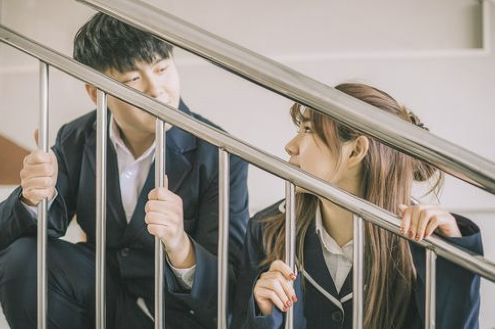 分开后，如何判断女生还爱不爱你了？
