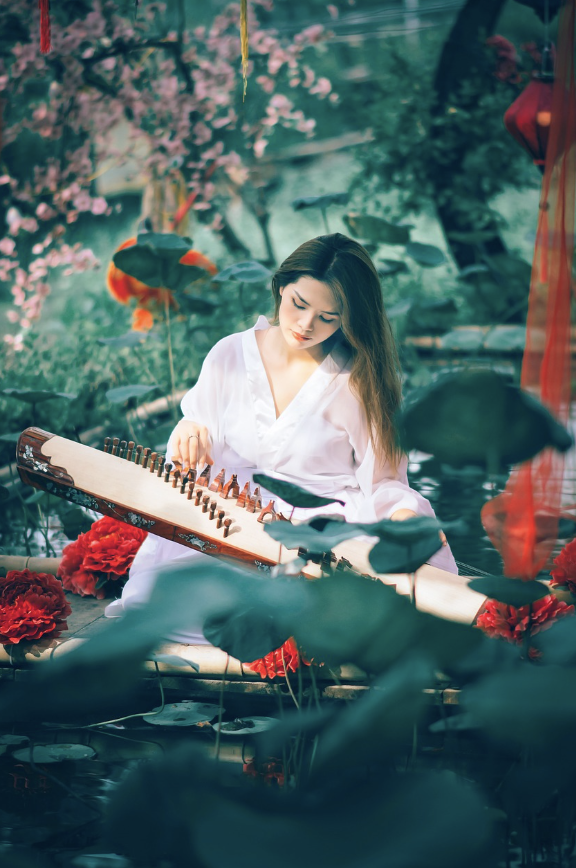 当前任冷漠到不给丝毫回应，你可以试试后撤法