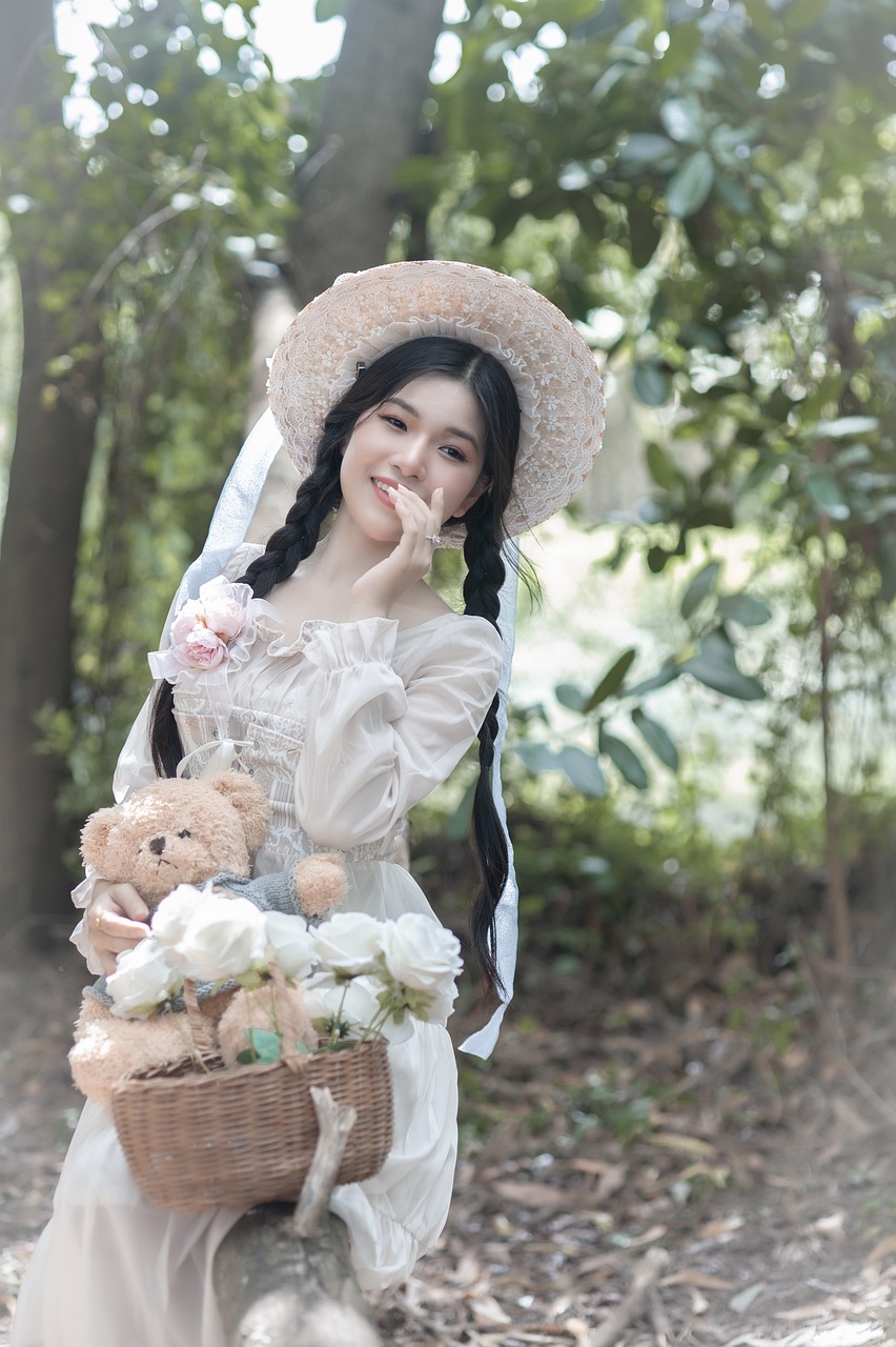 前任没把我拉黑删除。但是不管我发多少消息他都不回我。我该不该继续联系他呢？我该发些什么才能让他改变主意呢？
